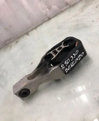 Citroen Berlingo Engine mount bracket 9811786680