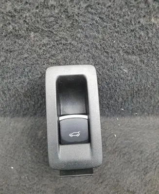Volkswagen Touareg II Tailgate opening switch 1K8959527C 7P6959551