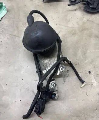 Volkswagen Touareg II Vacuum air tank 7P0199253