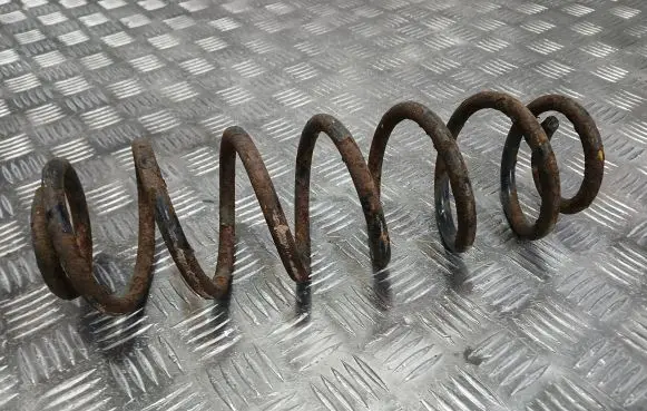 Volkswagen Golf IV Rear coil spring