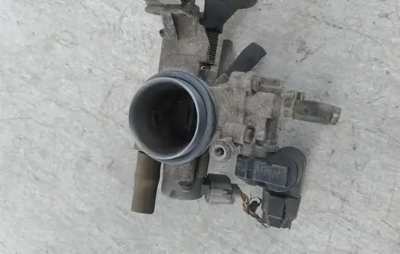 Toyota Yaris Throttle body valve 136800-1480