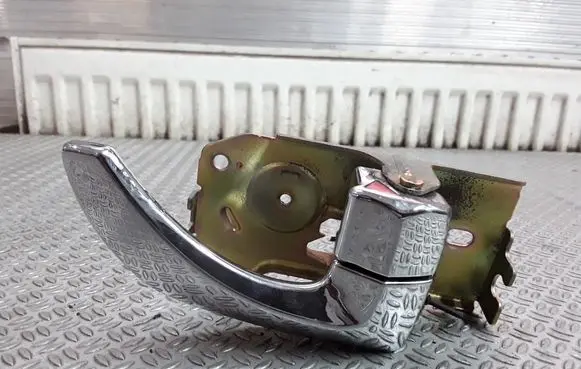 KIA Sorento Front door interior handle