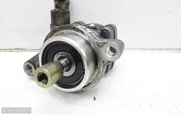 Nissan Almera Tino Power steering pump