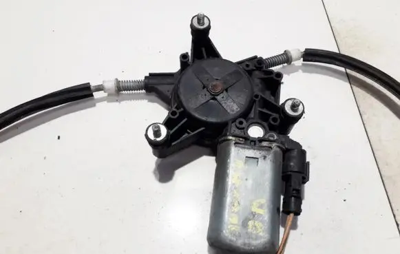 Renault Megane I Front door window regulator motor