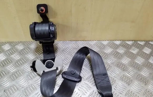 Rear seatbelt