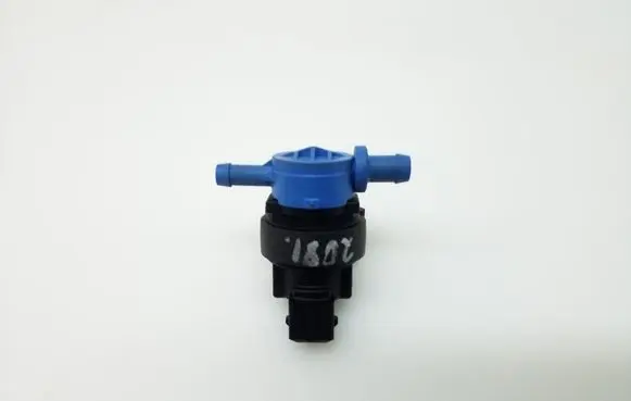 Mercedes-Benz C W204 Valve A0004708593