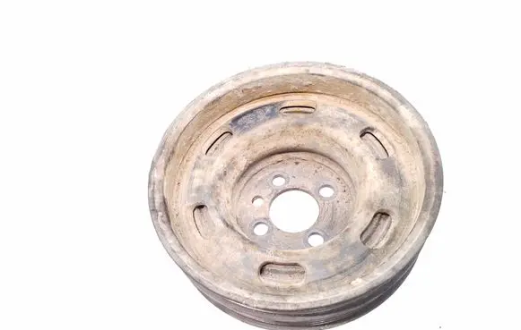 Volkswagen PASSAT B5 Crankshaft pulley 058105251E