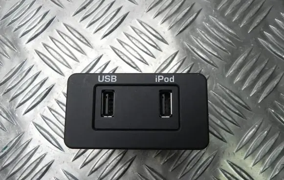 Land Rover Discovery 4 - LR4 EUR ISO radio connector CH2219C166AB I9037
