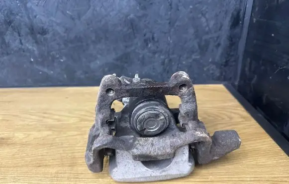 Volkswagen Golf V Rear brake caliper 8609