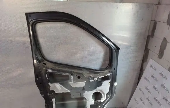 Opel Vivaro Front door