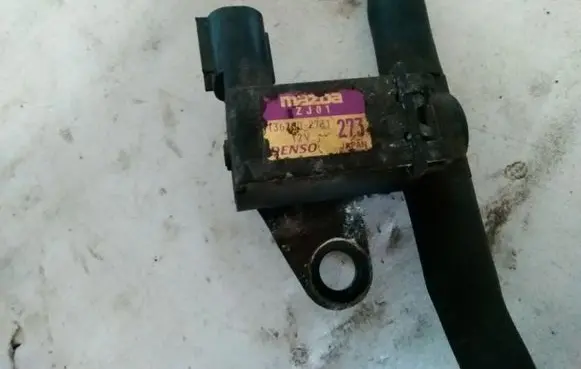 Mazda 3 I Valve vacuum 1362002731 ZJ01 273