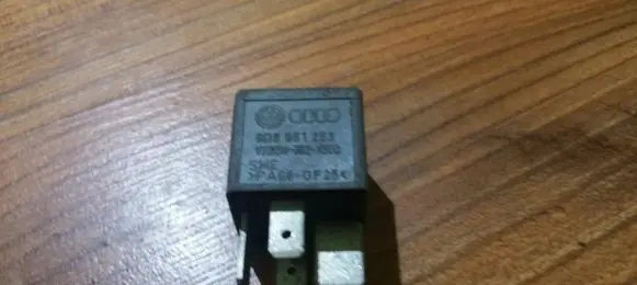 Audi A4 S4 B5 8D Other relay 8d0951253 v23134-j52-300