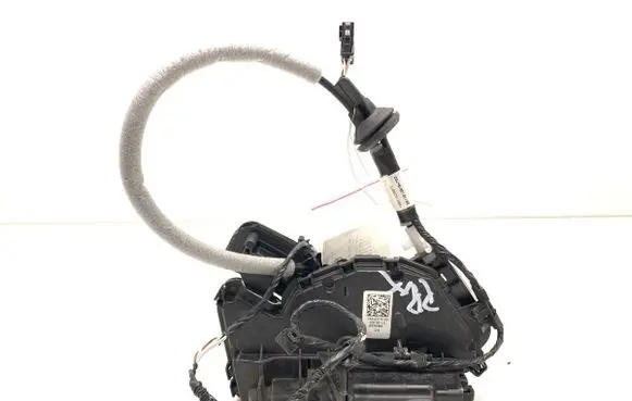 Volkswagen PASSAT B8 Front door lock 5NB837016D