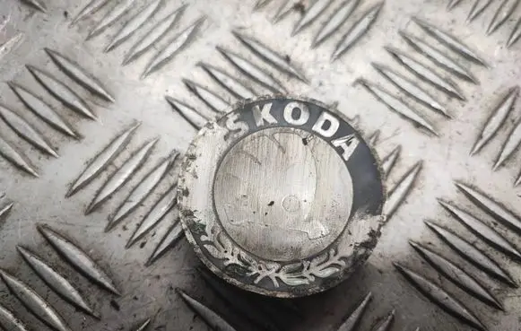 Skoda Octavia Mk2 (1Z) Original wheel cap 6U0601151L