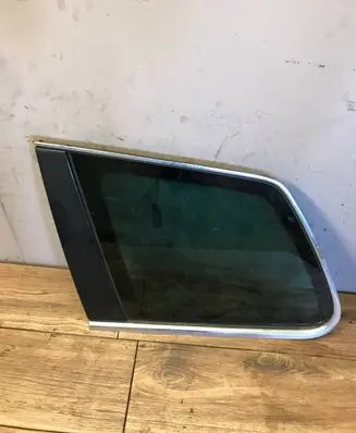 Volkswagen Touareg I Rear side window 7L6845297AJ