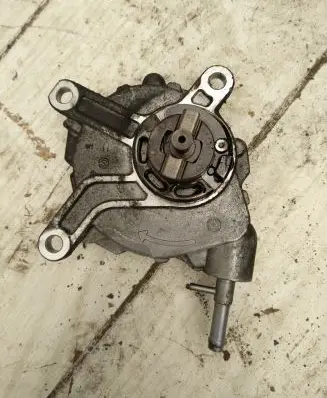 Toyota Avensis T270 Vacuum pump