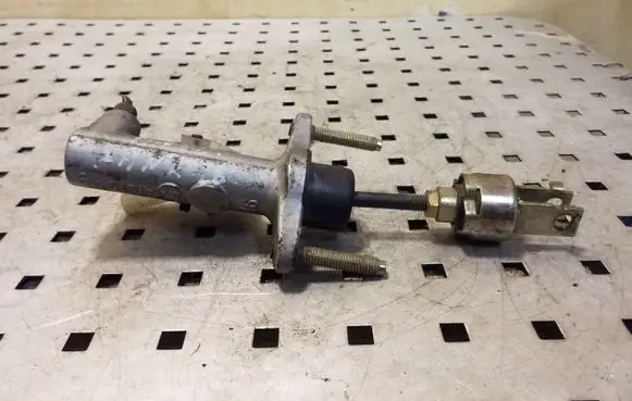 Toyota Corolla Verso E121 Clutch master cylinder