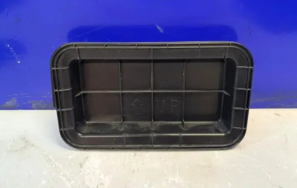 Quarter panel pressure vent