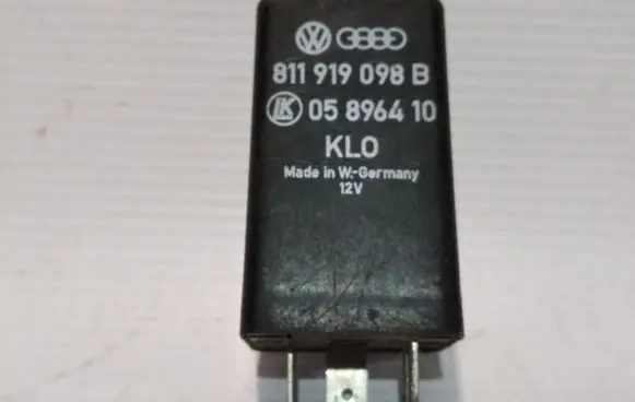 Volkswagen PASSAT B5 Other relay 811919098B