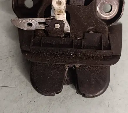 Audi A4 S4 B6 8E 8H Tailgate/trunk/boot lock/catch/latch 8E9827520
