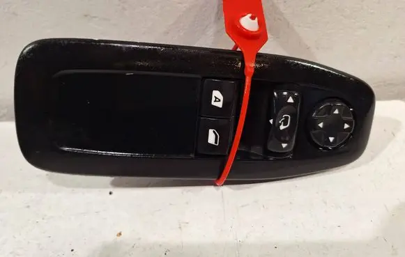 Peugeot 208 Electric window control switch 96751129ZD