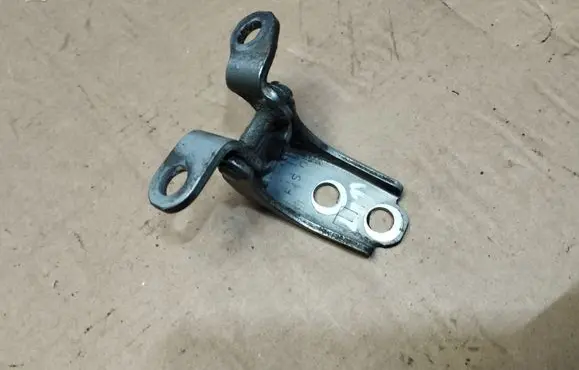 Honda Civic Front door upper hinge