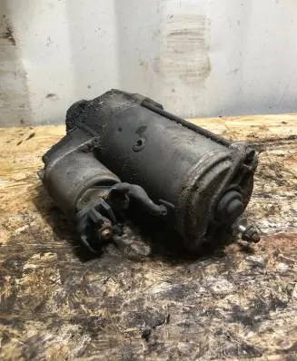 Volkswagen PASSAT B5.5 Starter motor 068911024F