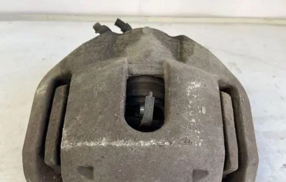 BMW 5 E60 E61 Front brake caliper 6030324