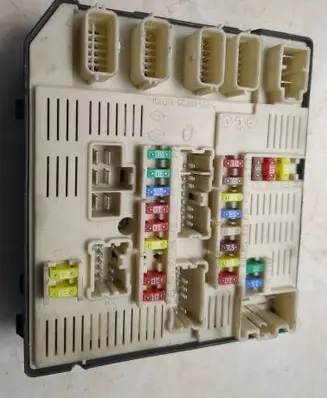 Renault Megane III Fuse module 284B68372R 9639057259 519339501