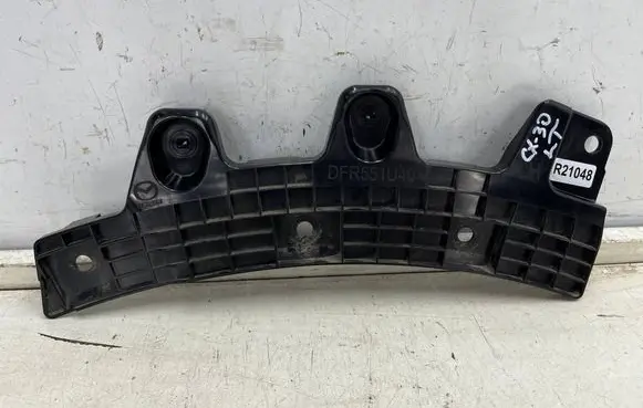 Mazda CX-30 Rear bumper mounting bracket dfr551u40
