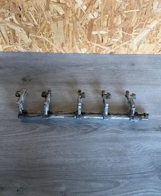 Volkswagen Transporter - Caravelle T5 Fuel distributor 