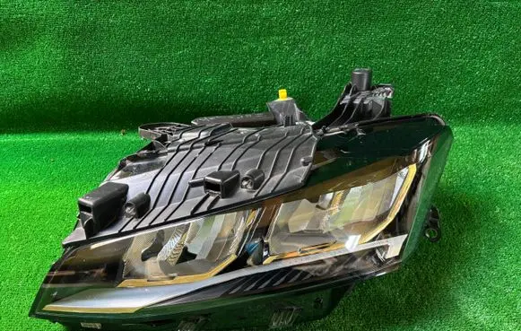 Peugeot 308 Headlight/headlamp 9851673380 00504919999 1251M108