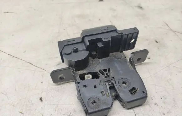 Nissan Qashqai Tailgate/trunk/boot lock/catch/latch 90502