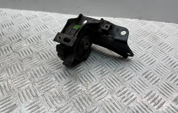 Toyota Avensis T250 Engine mount bracket 123720R010