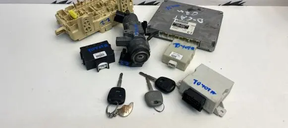 Toyota Avensis T250 Engine ECU kit and lock set 8966105C71