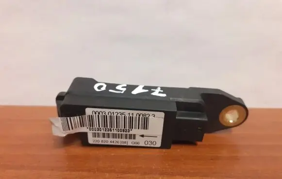 Mercedes-Benz S W220 Airbag deployment crash/impact sensor 7150 2208204426