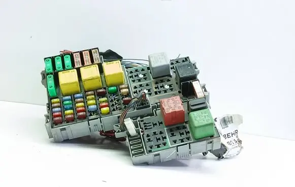 Opel Combo C Fuse module 13142780