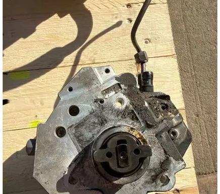 Volvo XC70 Fuel injection high pressure pump 8689591 019965 0445010043