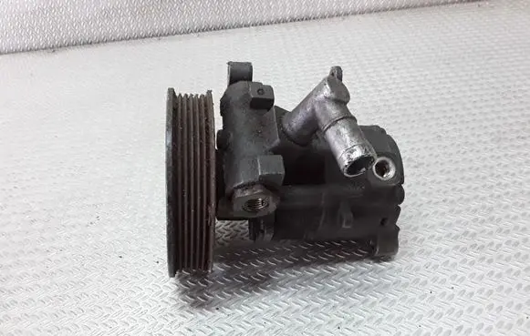 Mercedes-Benz E W210 Power steering pump 2106477