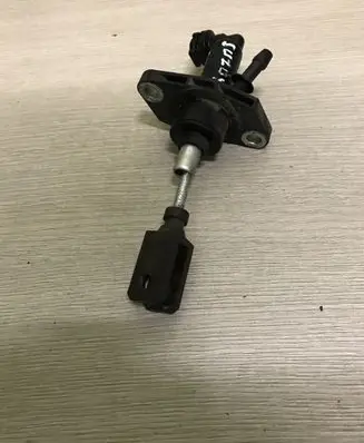 Suzuki SX4 Clutch master cylinder 2381079J01