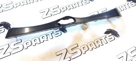 BMW 3 E46 Under headlight/headlamp trim 7030551