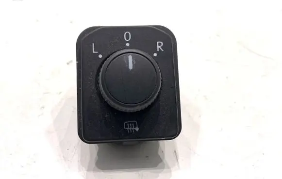 Skoda Octavia Mk4 Wing mirror switch 565959565