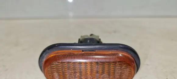 Renault Scenic I Front fender indicator light 7700847333