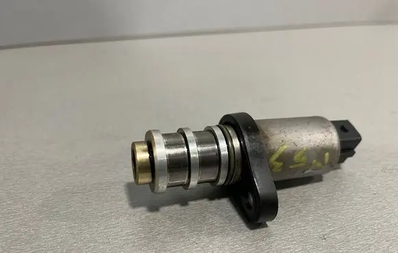 BMW 3 E92 E93 Camshaft vanos timing valve 7584991 1315129