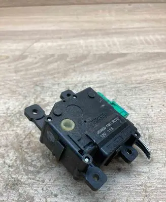 Toyota Yaris Air flap motor/actuator 0638001981 11S