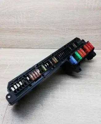 BMW 5 E60 E61 Fuse module 6957330