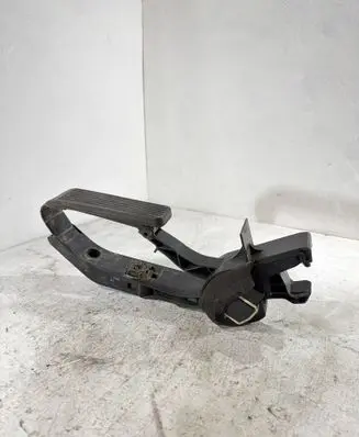 Mercedes-Benz E W211 Accelerator throttle pedal A2113000404