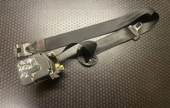 Seat Leon (1M) Front seatbelt