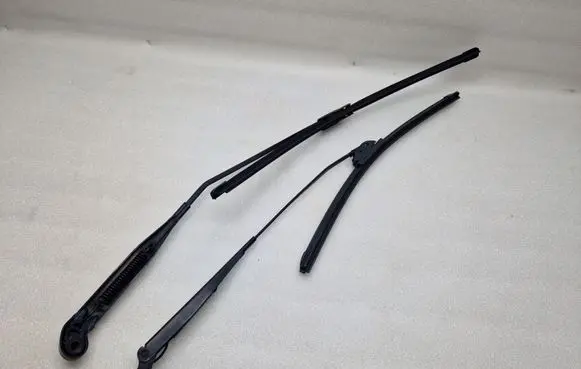 Mercedes-Benz A W168 Front wiper blade arm A1688200644