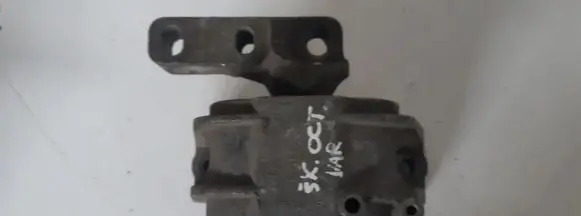 Skoda Octavia Mk2 (1Z) Engine mount bracket 1K0199262AS